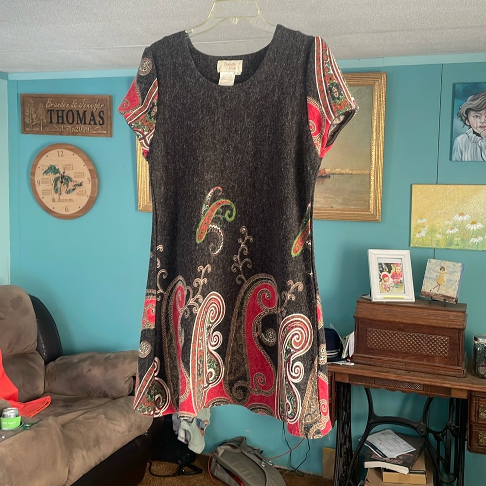 This is a brown vintage 90s dress size medium